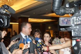 Վարդան Աղբալյանի ճեպազրույցը ԶԼՄ-ների ներկայացուցիչների հետ (Երևան, 20.06.2011.)