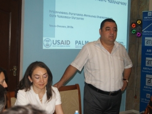 Rosa Chiappe (PALM Project Manager) and Vahe Mambreyan (AM Partners, Director), awareness raising event in Yeghegnadzor (27.07.2012)