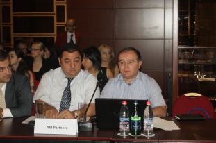 Vahe Mambreyan and Vardan Aghbalyan at presentation of the survey results (Yerevan, 02.07.2012.)
